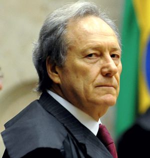 MINISTRO RICARDO LEWANDOWSKI: “Nenhum juíz é Deus” PRESIDENTE STF